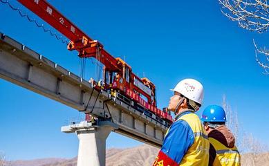 大桥剪彩时发生意外,1.9万吨钢筋从天而降,75人被夺去生命